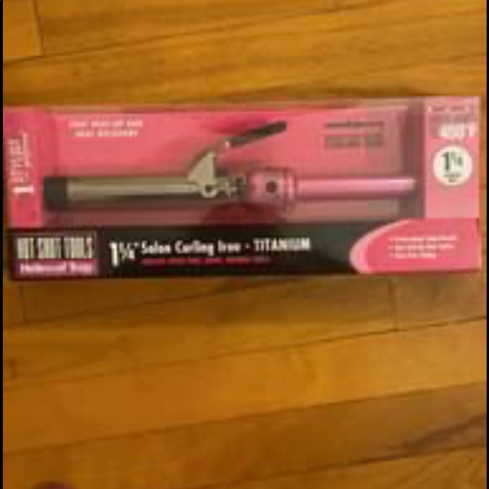 Brand new curling iron